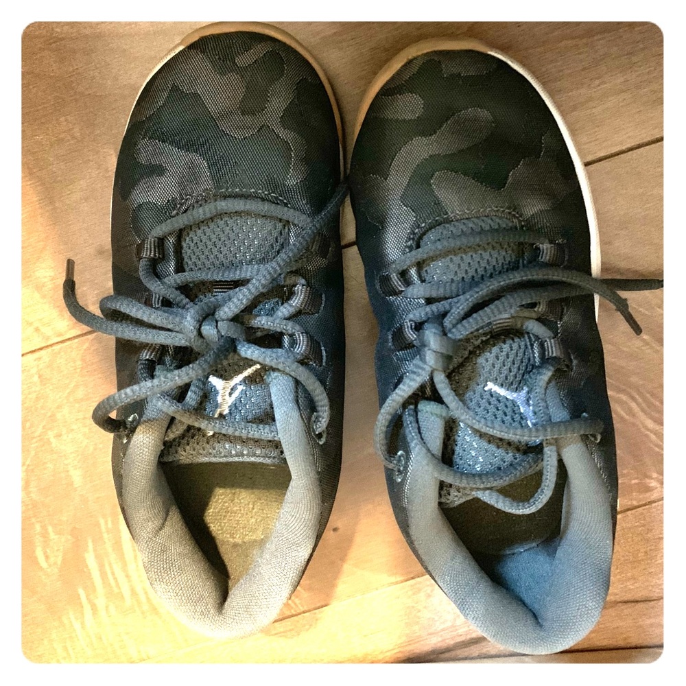NIKE toddler boy camouflage sneakers size 9